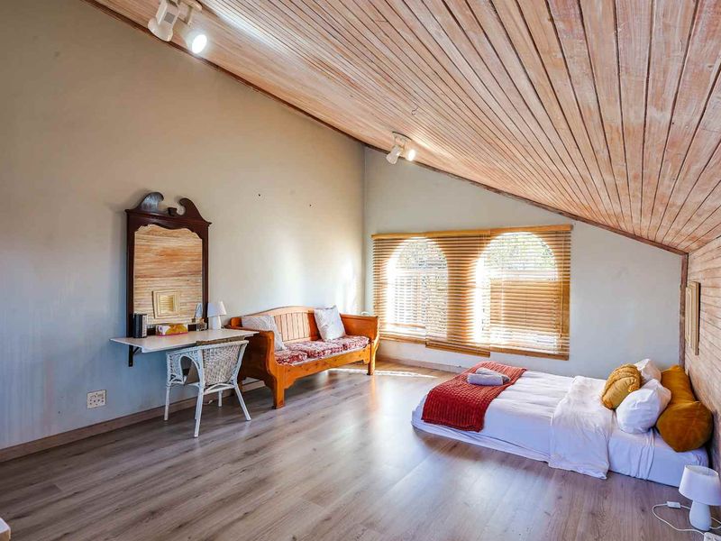 Fully Furnished Family Haven in Prime Garsfontein. - Photo 8