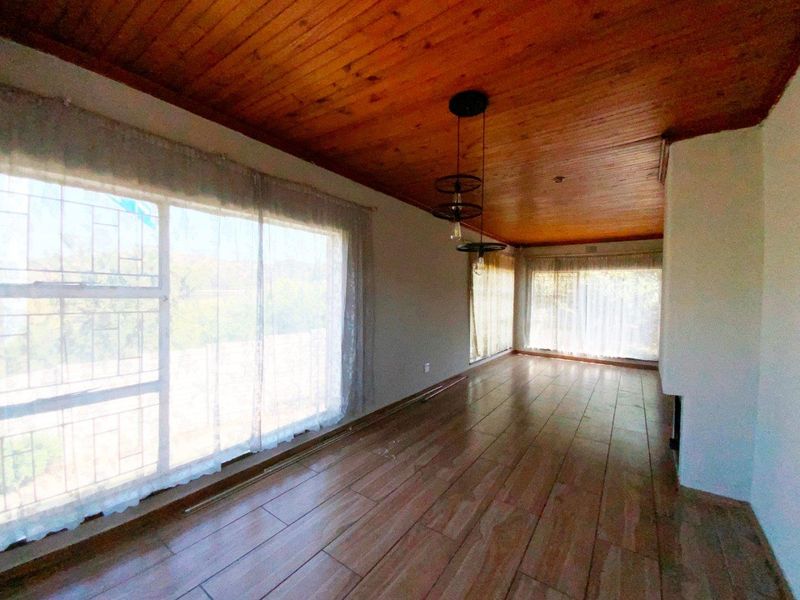 Well maintained Home - Photo 7