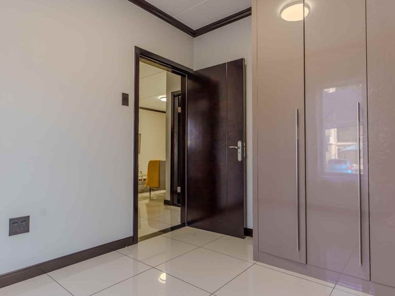 Modern 2Bedroom, 2Bathroom, Ground Floor Apartment, Private Garden - Photo 6