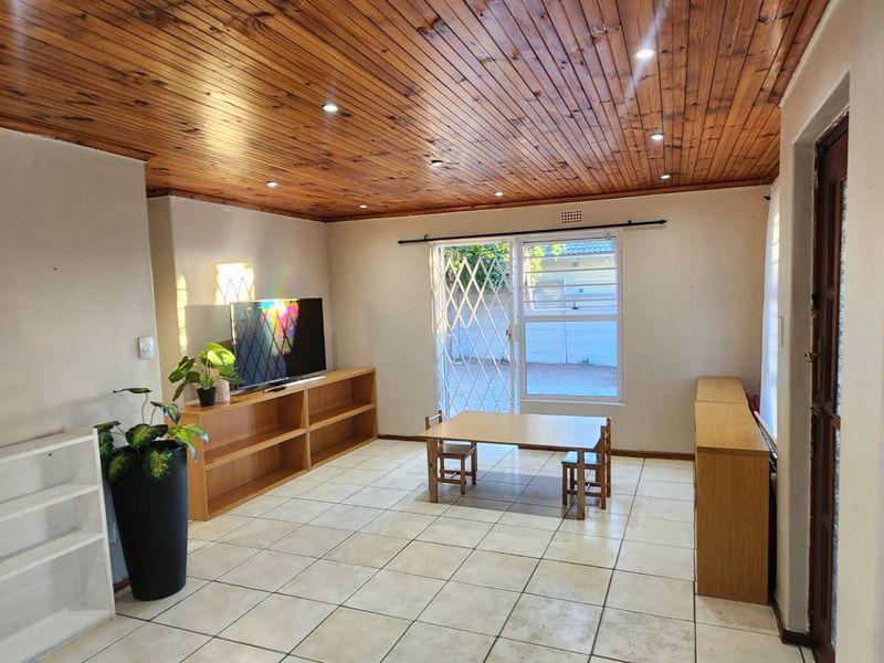 Your Comfy Family Home Awaits. - Photo 4