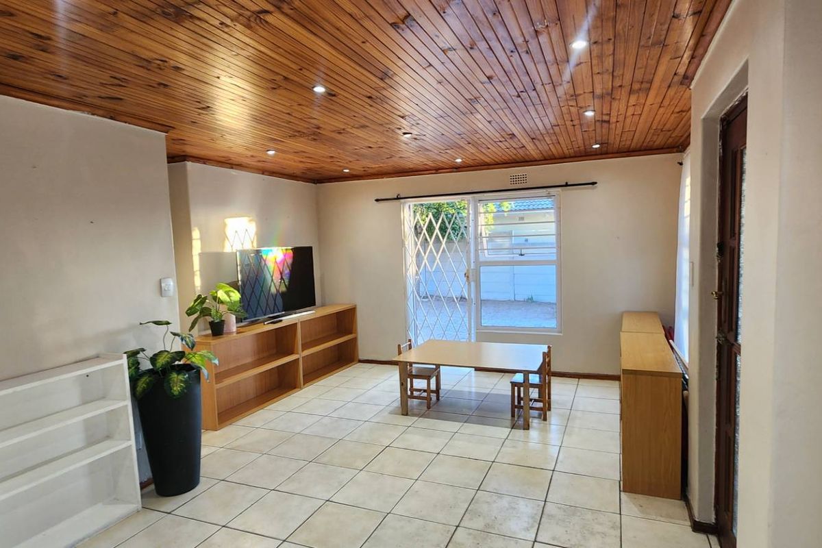 Your Comfy Family Home Awaits. - Photo 4