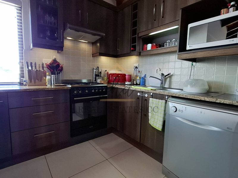 Family Home for Sale – Stylish & Move-In Ready - Photo 10