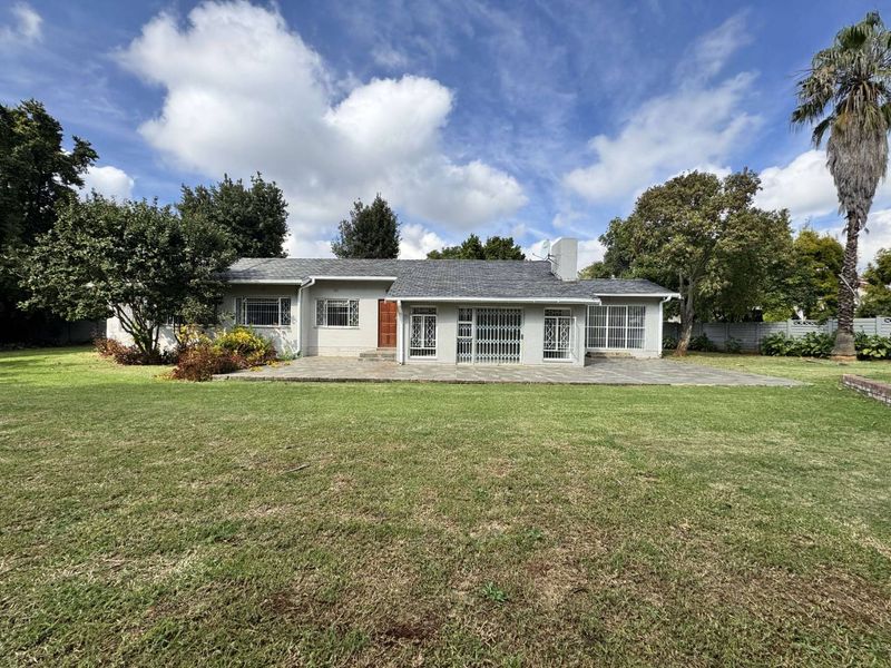 Newly Renovated 4 Bedroom Family Home in Northcliff - Photo 1