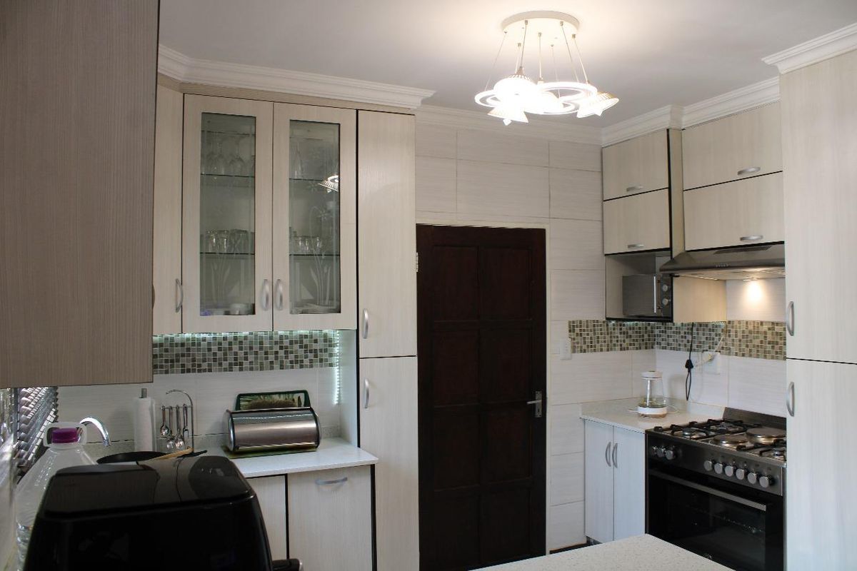 STUNNING FAMILY HOME: ITS A MUST SEE. - Photo 5