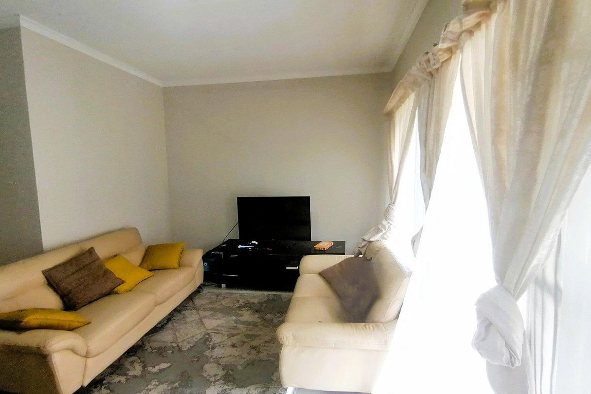 Charming 2-bedroom Cluster House - Photo 4