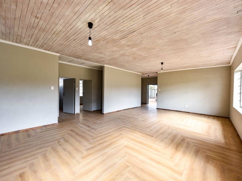 Newly renovated three bedroom home with a flatlet - Villieria - Photo 8