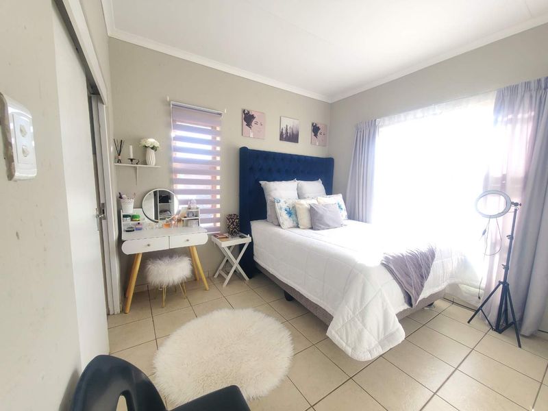 Investor's dream, sunlit 2-bed 2 bath in Vukani complex! - Photo 6