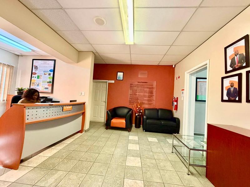 Office TO LET in CBD - Photo 8