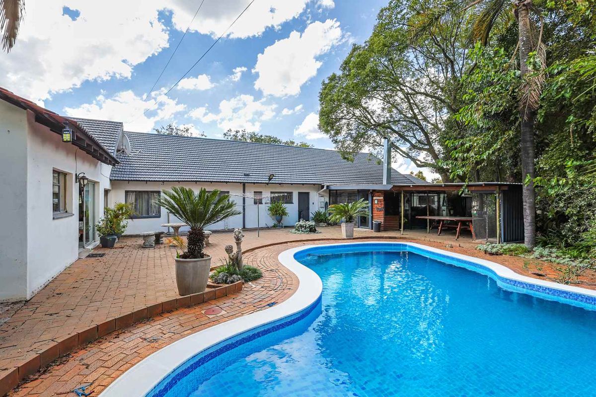 5 Bedroom Dual-Living Home with Exceptional Flexibility & Income Potential - Photo 2