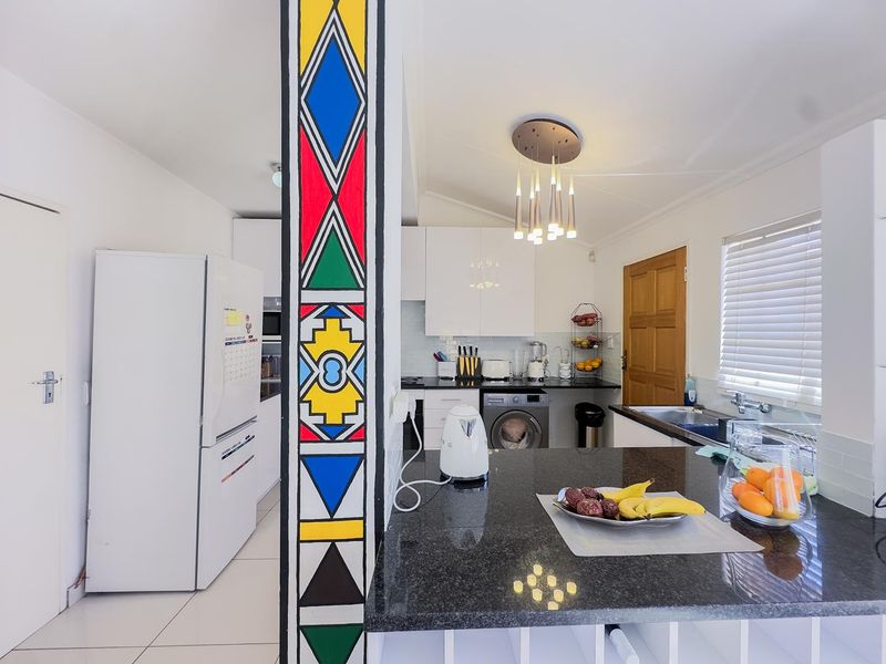 3 Bedroom Duplex with Private Garden - Photo 4