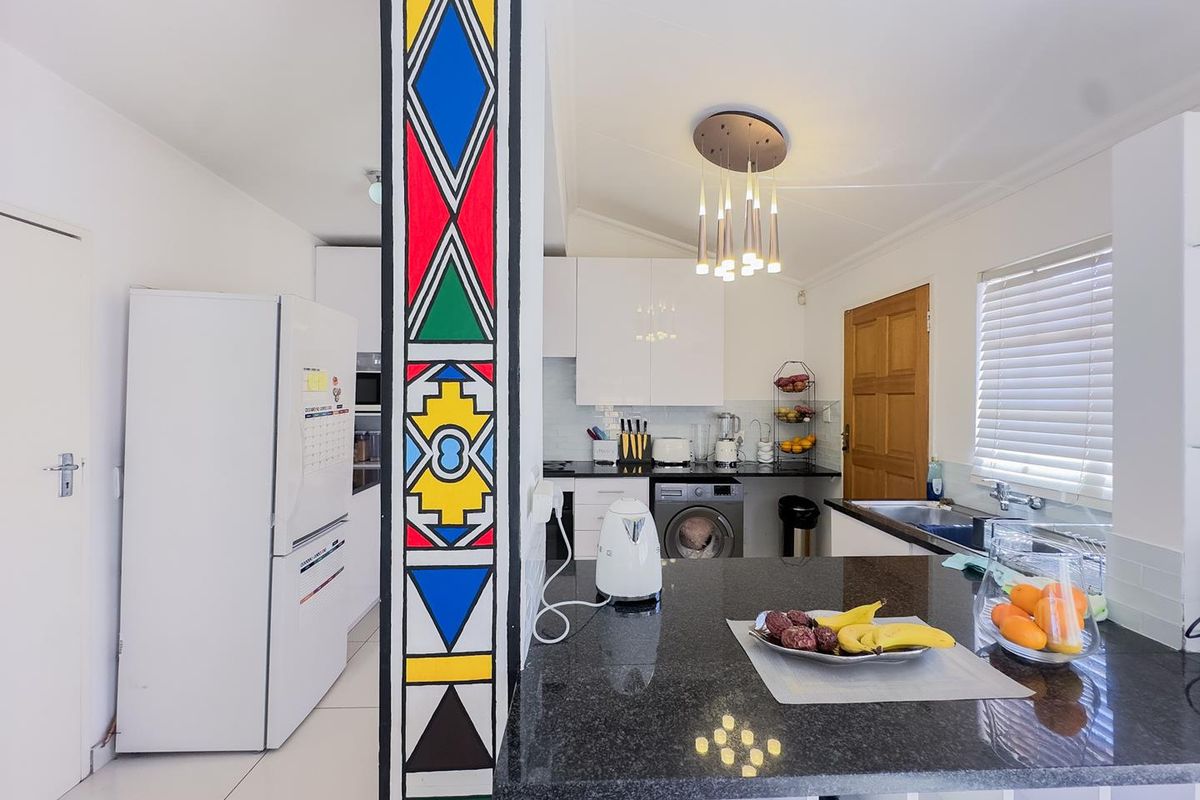 3 Bedroom Duplex with Private Garden - Photo 4