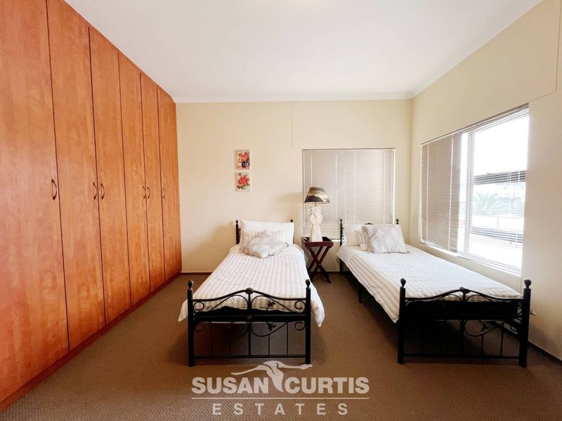 READY TO MOVE IN! - Photo 3