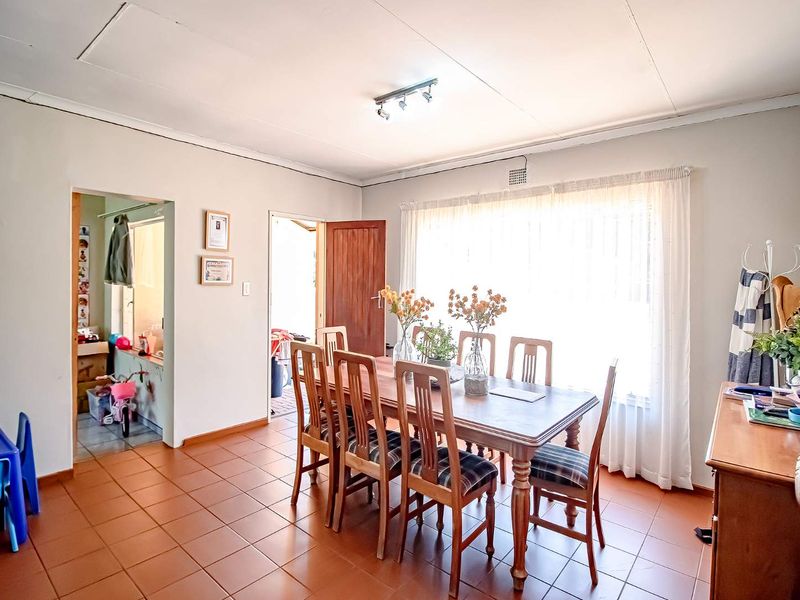 Well maintained Family Home on a large stand. - Photo 5