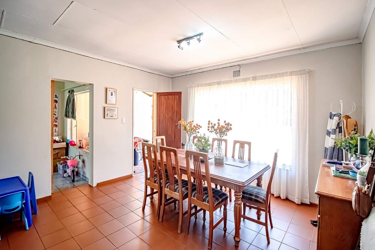 Well maintained Family Home on a large stand. - Photo 5