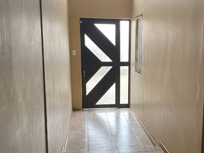 Move, Shift, Live: The Ultimate Adaptable-Flow Home - Photo 4