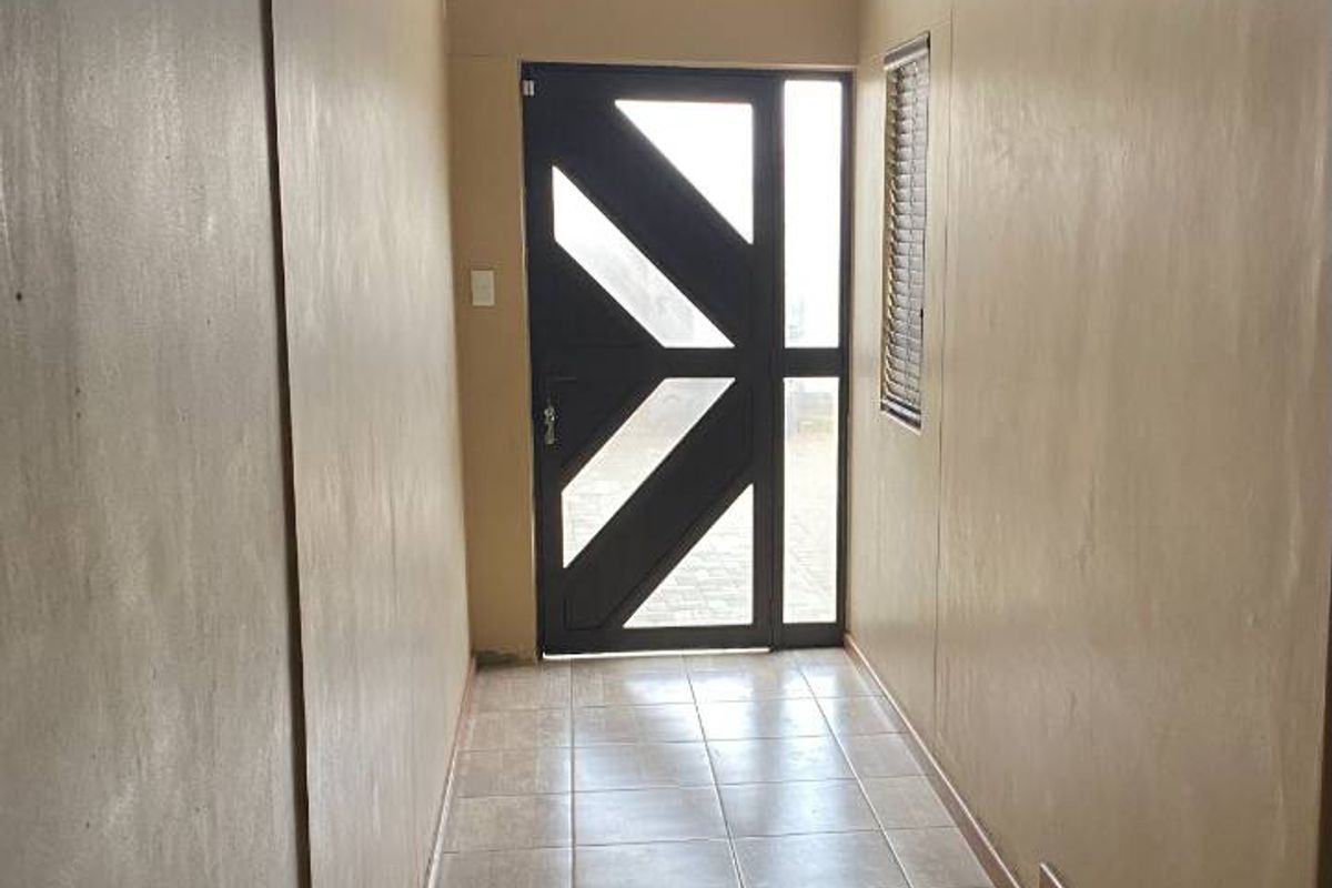 Move, Shift, Live: The Ultimate Adaptable-Flow Home - Photo 4