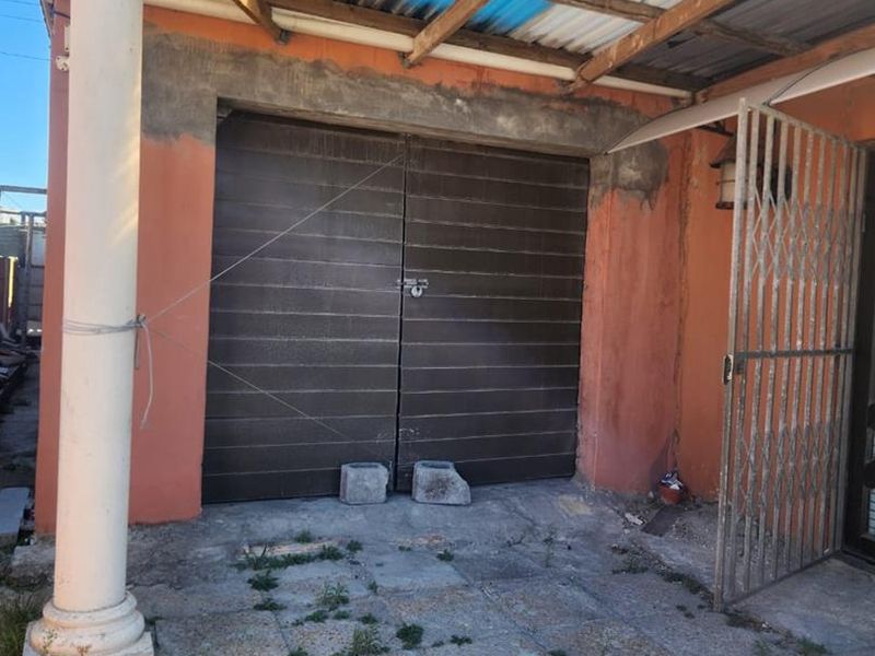 Spacious Family Home for Sale in Khayelitsha, E Section - Photo 5