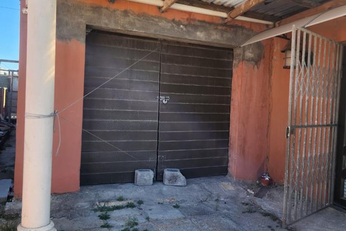 Spacious Family Home for Sale in Khayelitsha, E Section - Photo 5
