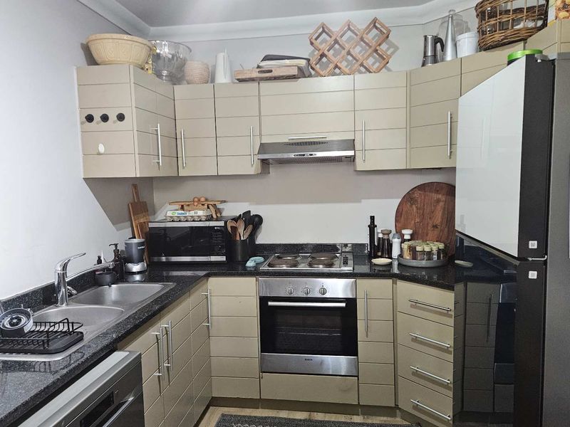 Main Road Hermanus : 3 Bedroom 2 Bathroom Apartment - Photo 2