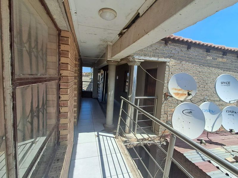 12 Room Investment Property In Ivory Park - Photo 7