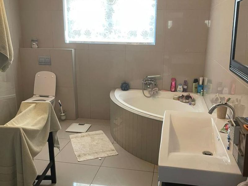 BREATH AWAY 3 BEDROOM HOME FOR SALE - MEERSIG, WALVISBAY - Photo 5