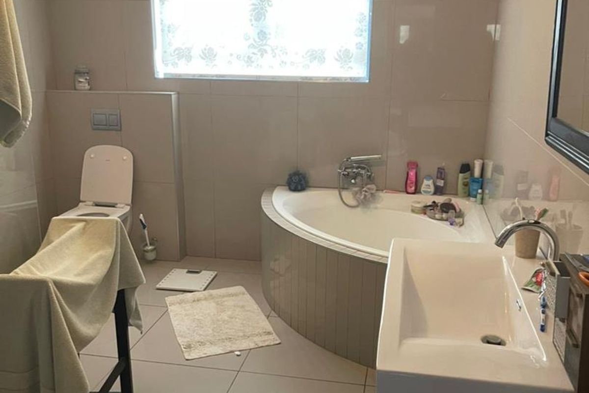 BREATH AWAY 3 BEDROOM HOME FOR SALE - MEERSIG, WALVISBAY - Photo 5