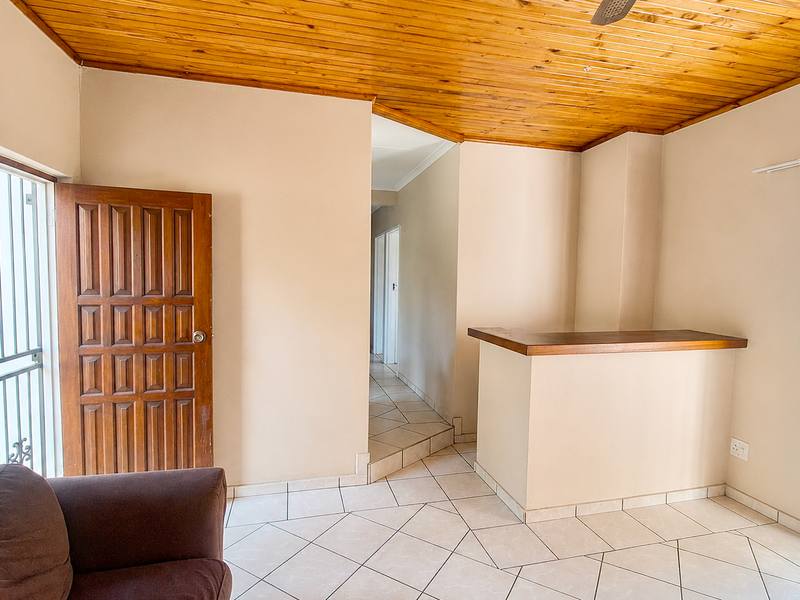 3  Bedroom House in Strubens Valley. - Photo 5