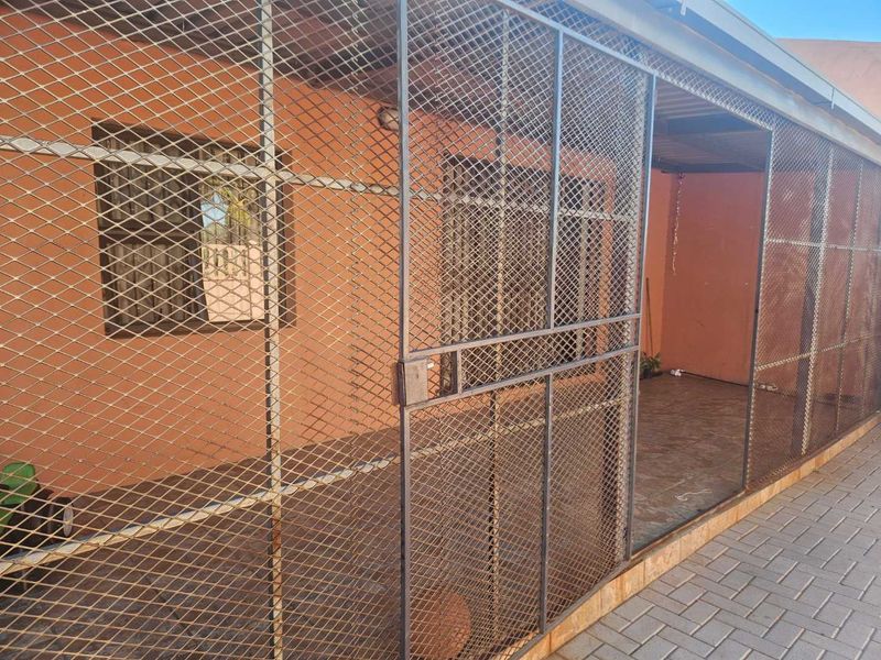 Charming Semi-detached home for sale in Riviera - Photo 3