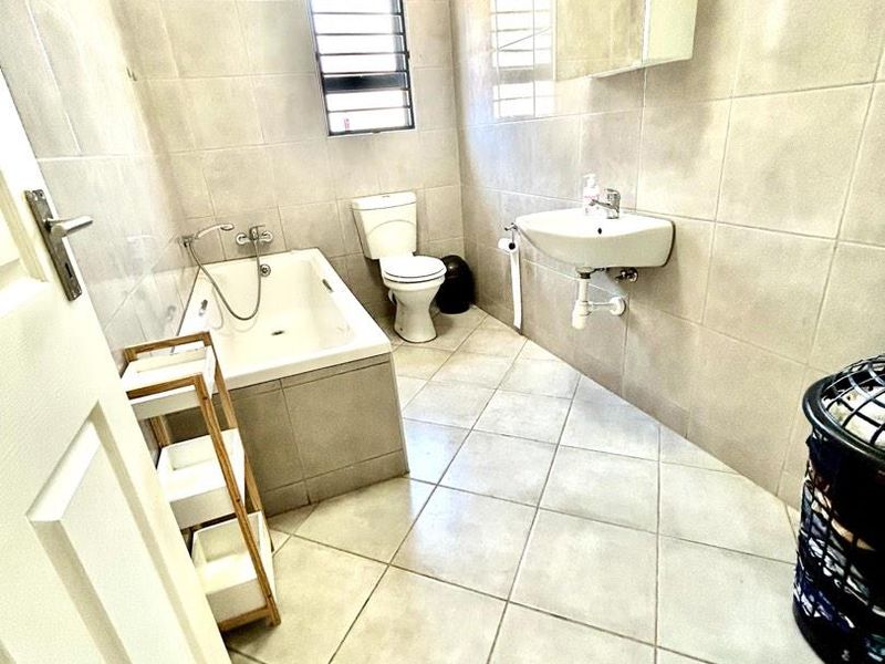 Family-Friendly 4 Bedroom Home in Osona Ext 4 - Photo 8
