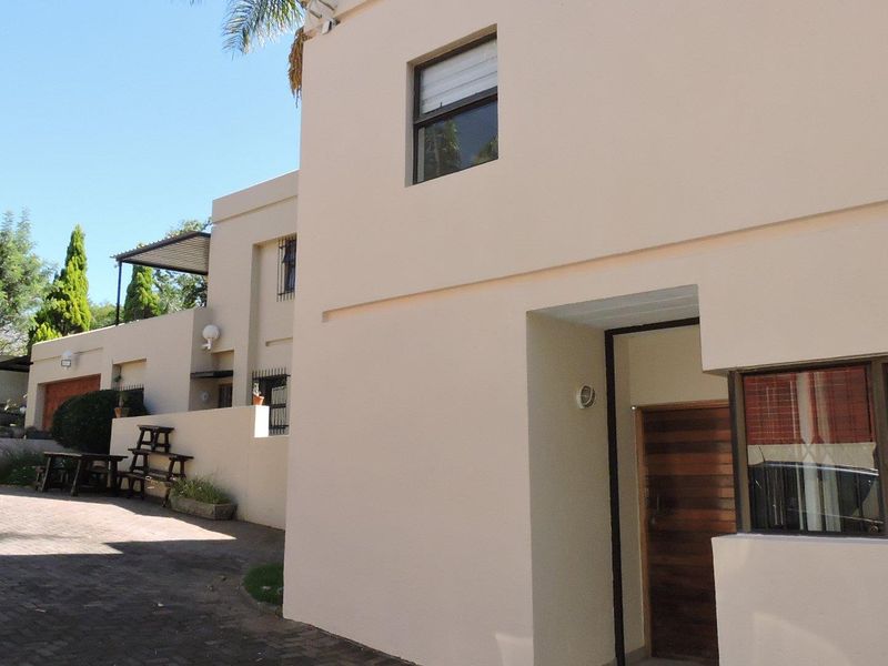 Cosy Fully Furnished 3 Bedroom Home in a Secure Estate - Photo 5