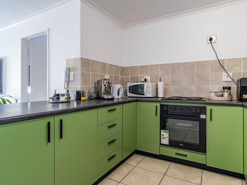 Investor's Dream, Brilliant Buy, Brilliant Price: 1-Bedroom Apartment in Vibrant Salt River - Photo 4