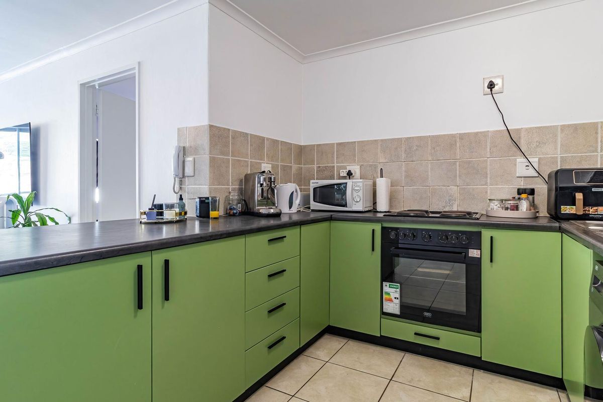 Investor's Dream, Brilliant Buy, Brilliant Price: 1-Bedroom Apartment in Vibrant Salt River - Photo 4