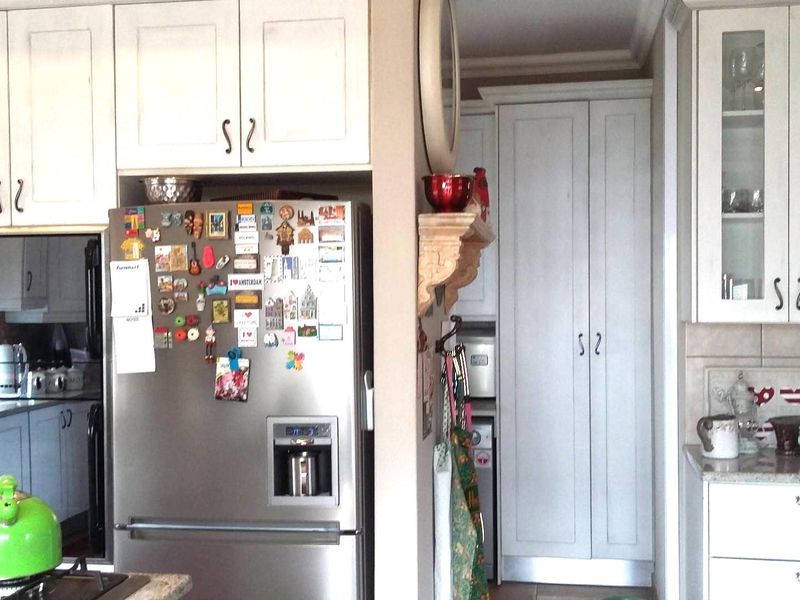 AMAZING HOME ON ONE LEVEL plus 2 Bedroom Flat N$6 800 000 mm - Photo 8