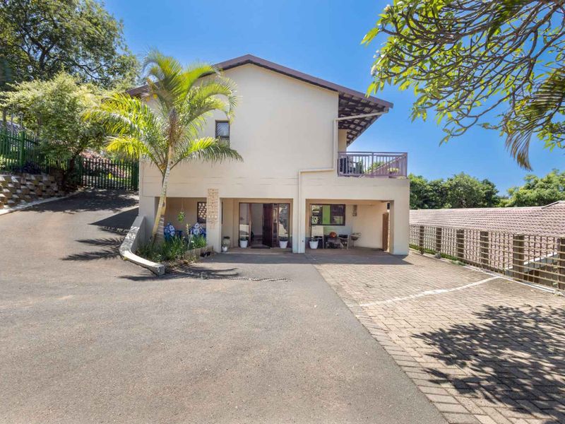 Hendra Estates - Stunning, Large Family Home For Rent In Prime La Lucia - Photo 3