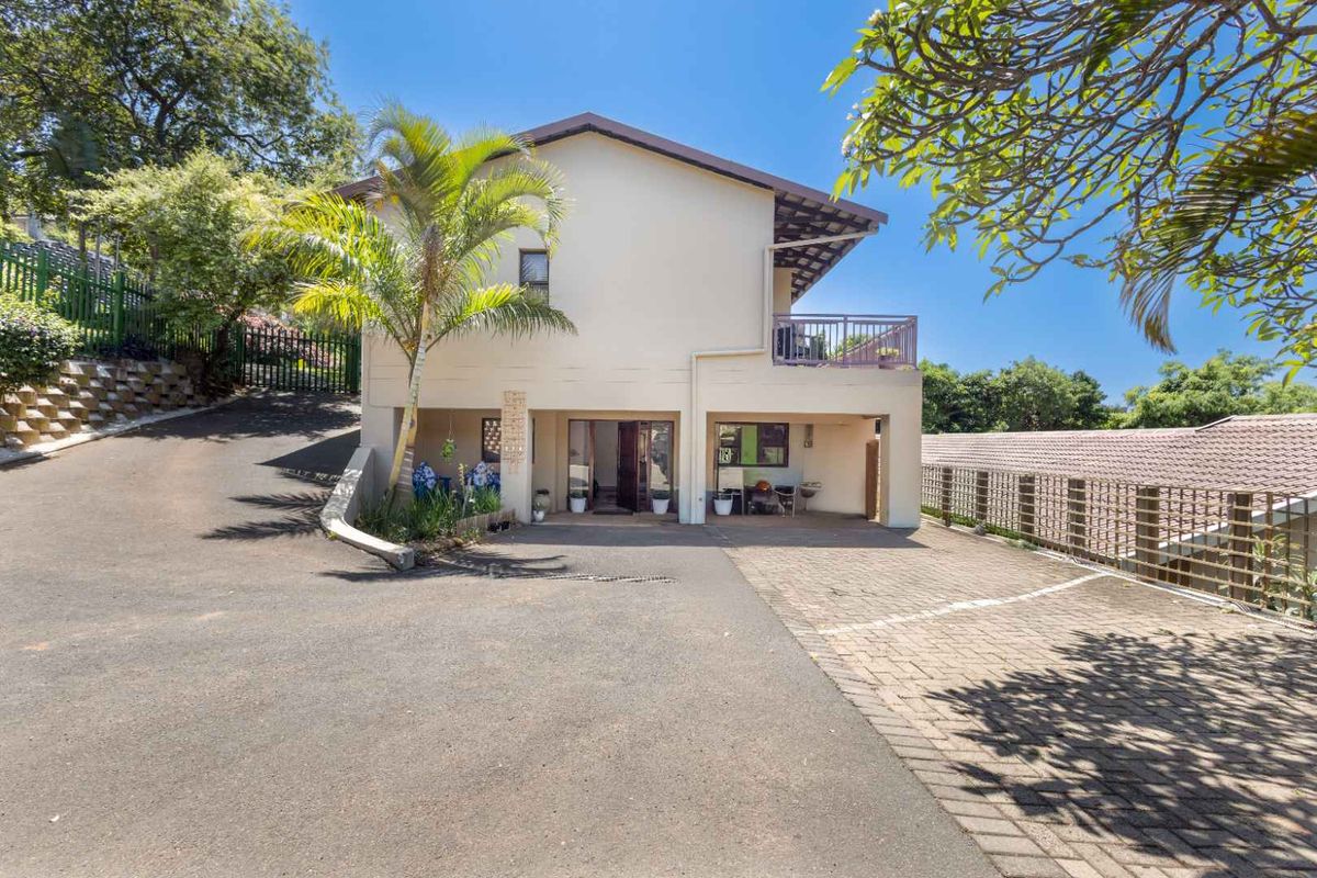 Hendra Estates - Stunning, Large Family Home For Rent In Prime La Lucia - Photo 3
