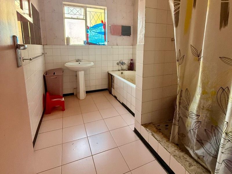 3 bedroom flat for sale in Vryheid - Photo 6