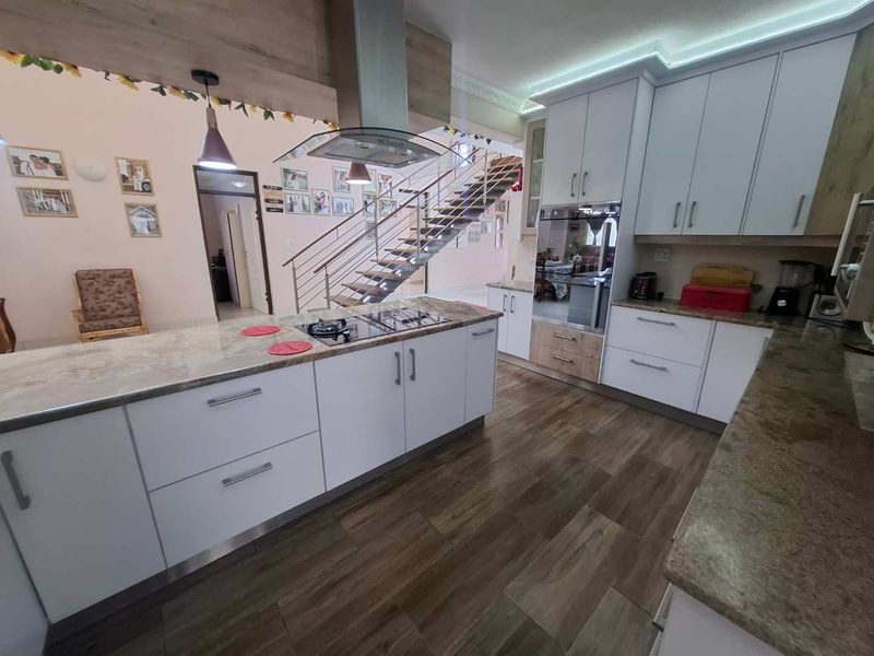 Massive home - Photo 6