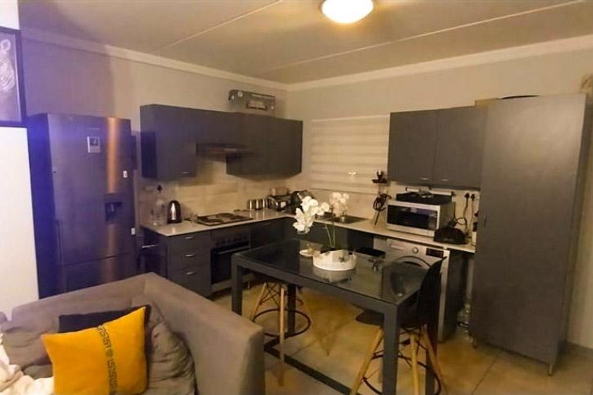 Stunning apartment In Summerset complex In midrand - Photo 5