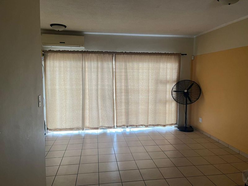 City View! One Bedroom Apartment on the ground floor. - Photo 6