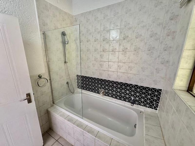 Beautiful Unfurnished One Bedroom apartment in Morningside FOR RENT - Photo 6