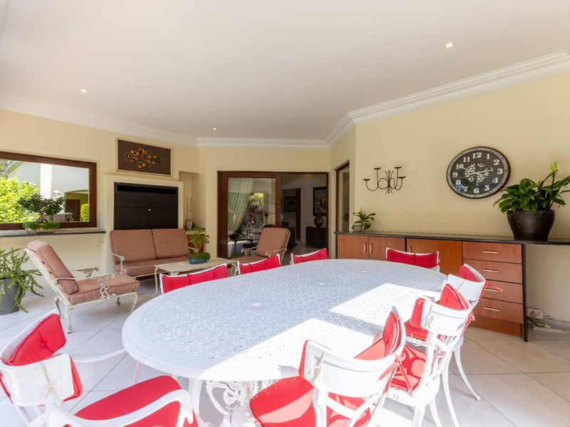 PRESTIGIOUS, HIGH-END TROPHY RESIDENCE IN A SERENE AND PEACEFUL LOCATION - Photo 10