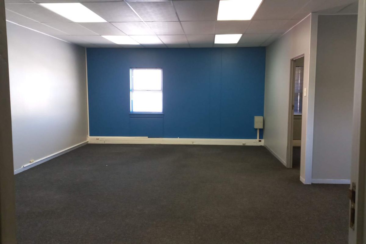 Office vacancy near Greenacres, available immediately! - Photo 2