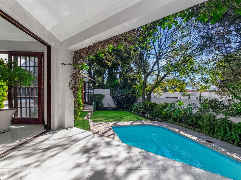 STUNNING LIGHT AND BRIGHT SIMPLEX - IN SOUGHT AFTER FLEETWOOD ESTATE - Photo 9