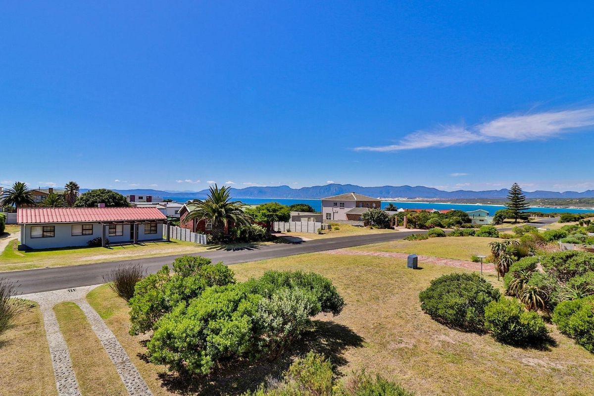 A Notable Investment - 6 Bedroom Double-story Home in De Kelders - Photo 4