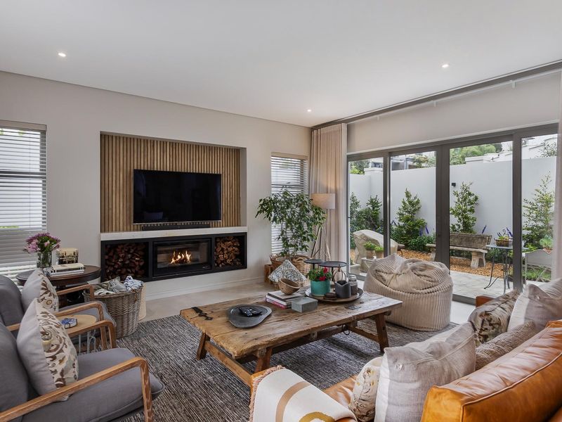 Elegant Family Home in Exclusive Westruther Estate, Paradyskloof – Stellenbosch - Photo 6