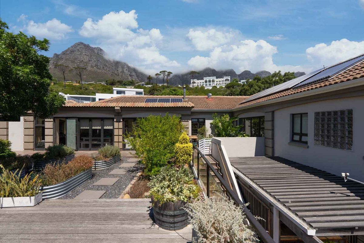 DEVELOPMENT OPPORTUNITY IN THE CAMPS BAY VILLAGE - Photo 4