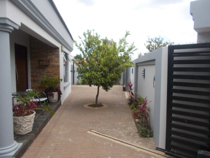Immaculate property looking for a new owner. - Photo 4