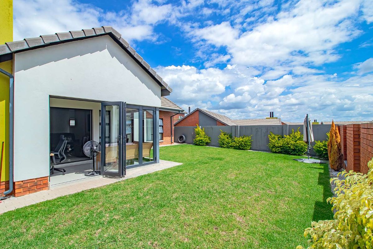 3 Bed 2 Bath House in a luxury lifestyle living Estate - Photo 3