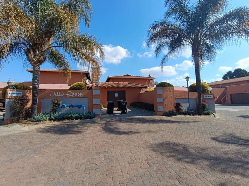A beautifully maintained villa in the highly sought-after suburb of Glen Marais is now available for sale in the exclusive Complex of Villa Zanru - Photo 3