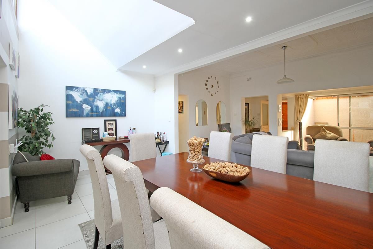 Charming Family Home with Cottage, Pool, and Spacious Garden - Photo 3